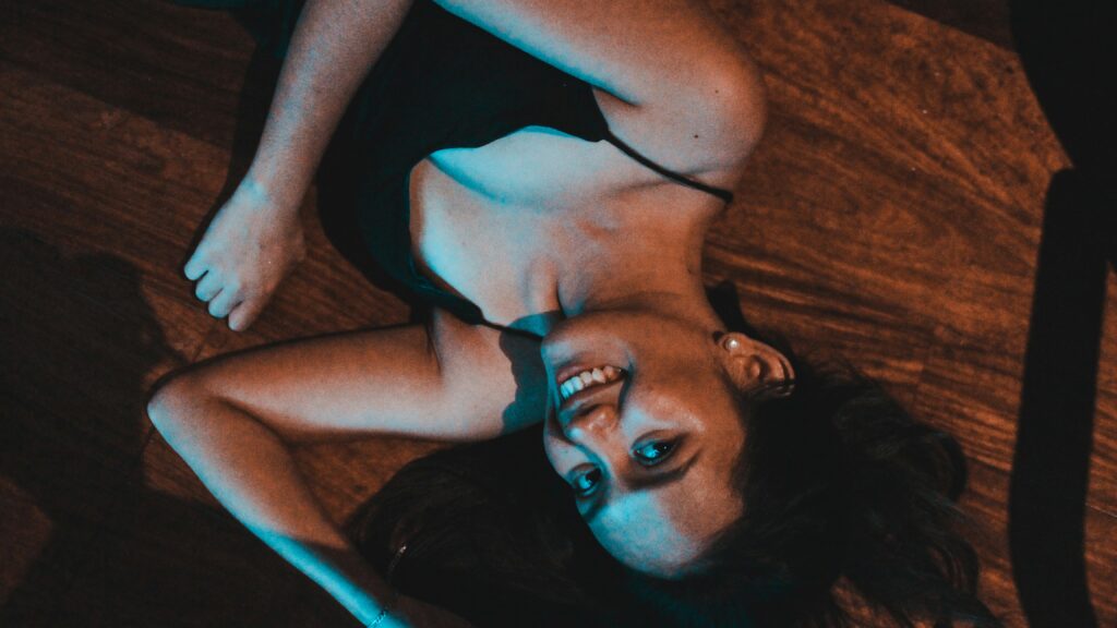 De ce reacția ta îi hrănește drama (și cum rupi ciclul ca bărbat) - 1 Ce este, de fapt, “drama”